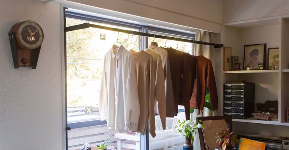 窓枠物干しImage